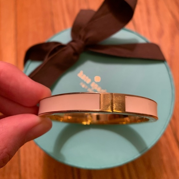 Kate Spade, Idiom Pink Bracelet with Box. - Picture 2 of 7